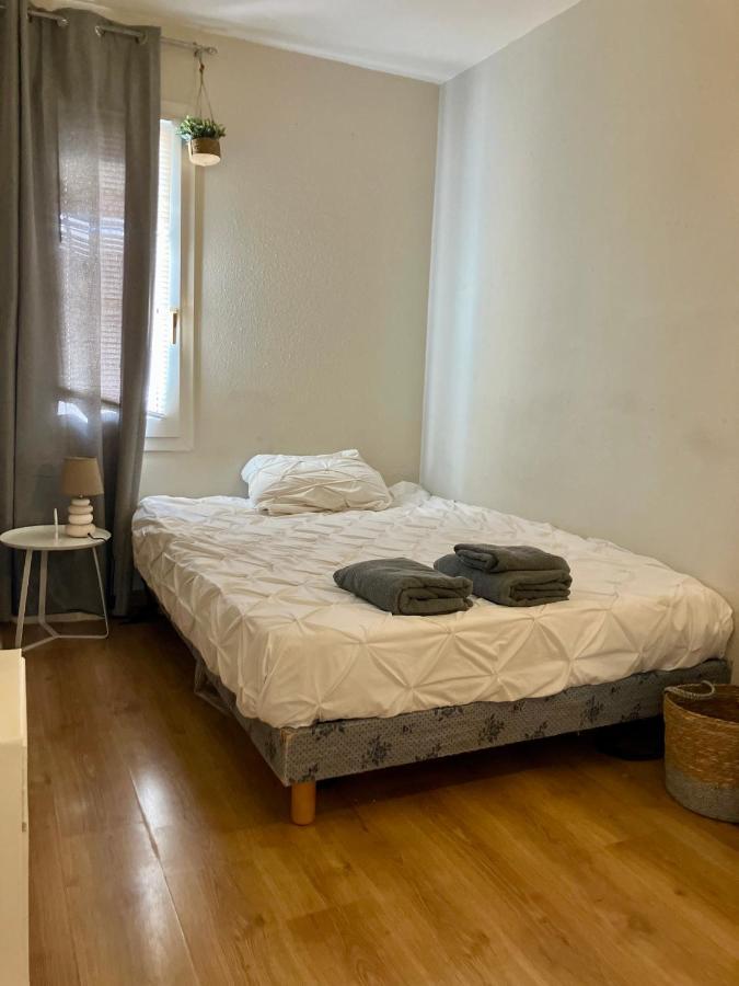 Appartement 2 pièces en étage élevé, centre-ville au calme, petite vue mer Nizza Esterno foto