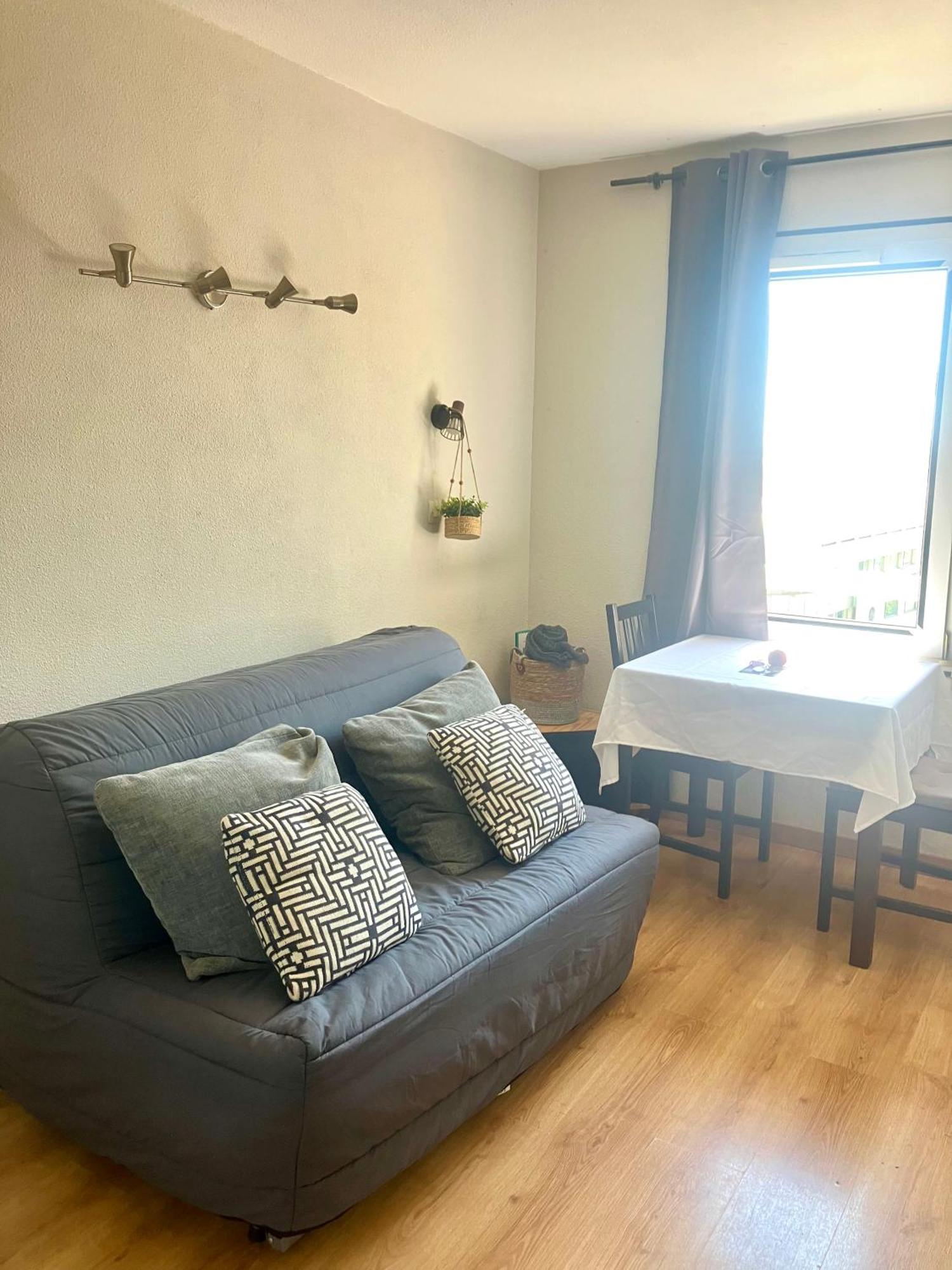 Appartement 2 pièces en étage élevé, centre-ville au calme, petite vue mer Nizza Esterno foto